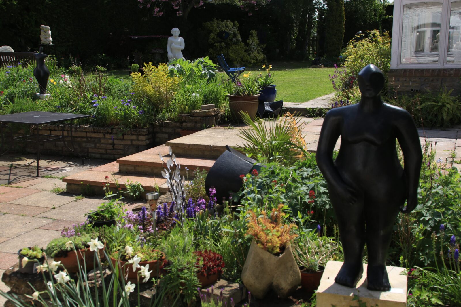 Hands on Hips Open Studio May 2018 contemporary sculpture garden in the open studio OAW 2018 near Oxford