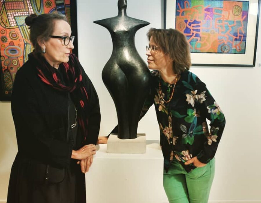 Portrait Beatrice Hoffman at Sewell Gallery near Oxford with painter Manja Scott