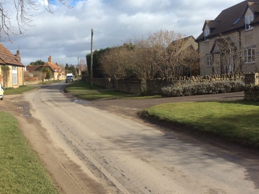 arriving at sculpture workshops oxford and lime tree cottage in Garford
