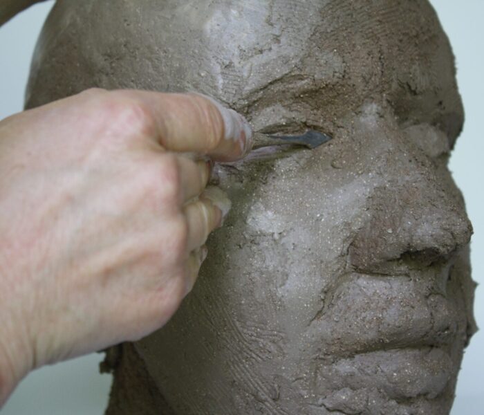 0147_44i)eye ball carving with dental tool
