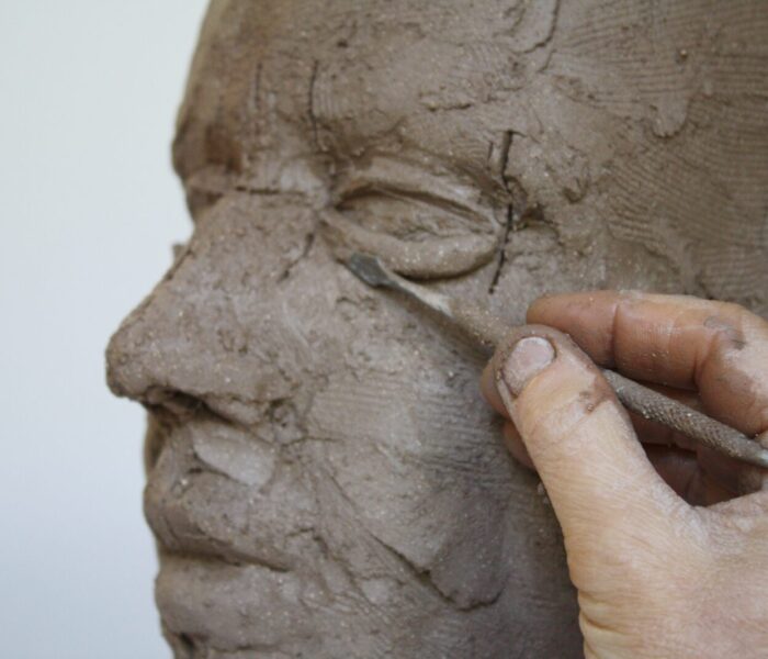0151_45) using dental tool to blend in lower lid bottom side3